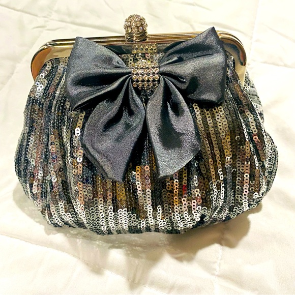 Unique Silver and Gray Sequined Jeweled Evening Bag Clutch or Crossbody EUC - Picture 1 of 12